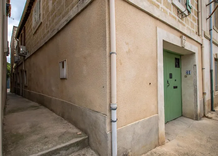 Maison Familiale A 2 Min A Pied De L'institut A Armand Calme Jeux Babyfoot Jacuzzi Proche * Saint-Laurent-dʼAigouze